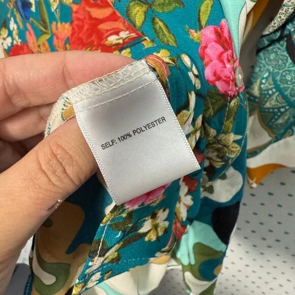 Rose + Olive Plus Size Button Up 3/4 Sleeve Floral Blouse - Picture 4 of 4